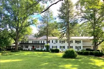 هتل Edgewater Inn & Riverside Grill