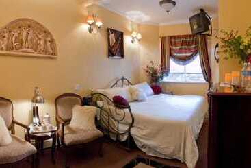 Hotel Ocean Breeze Executive Bed And Breakfast