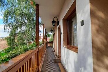 تختخواب و صبحانه Korona Panzió