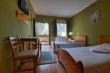 تختخواب و صبحانه Korona Panzió