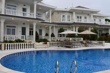 בית מלון כפרי Godiva Villa Phu Quoc