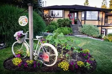 Hotel Seasons Above The Bay Guest Suites And B&b