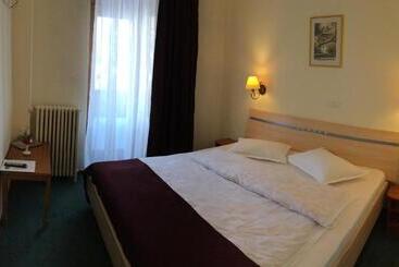 ホテル Bucegi Portile Regatului