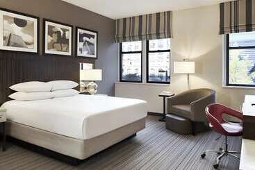 Sonesta Hotel Baltimore Inner Harbor