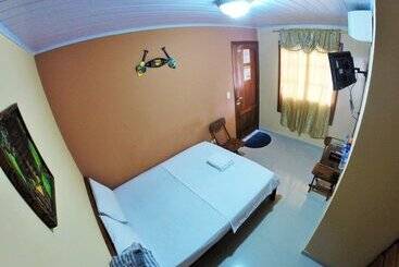 هتل Hostal La Esperanza