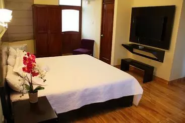 هتل Villa De Valverde