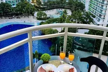 هتل آپارتمان Azure Staycation