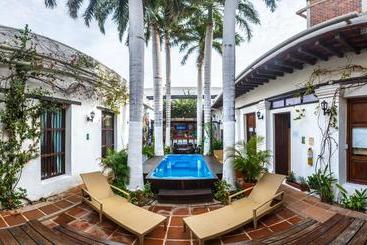 Aroha Villana Hostel