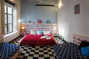 Aroha Villana Hostel