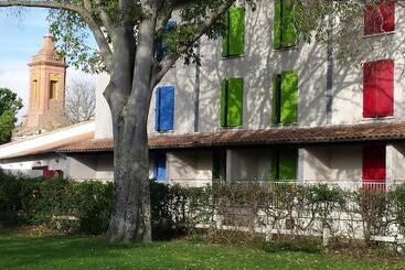 هاستل Friendly Auberge