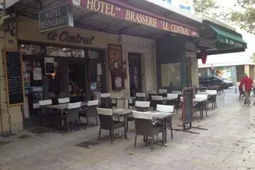 ホテル Hôtel Restaurant Le Central