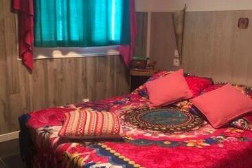 Hotelli Hôtel Restaurant Le Delta