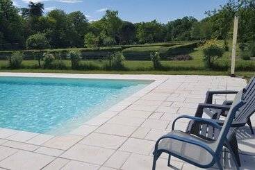 ベッドアンドブレックファースト La Roseraie