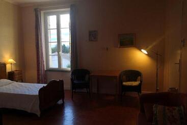 ベッドアンドブレックファースト Les Volets Bleus