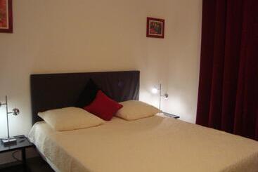 민박 Chambres D Hôtes Les Palmiers De La Cité