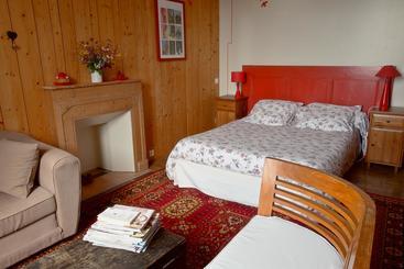 مبيت وإفطار Chambres De La Ville D Ys