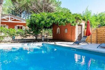 住宿加早餐  La Bastide Des Pins