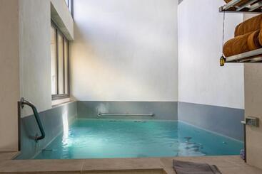 Bed and Breakfast Le Clos Violette Et Le 11 D Aglaé   Appart  Hôtel Design De Luxe