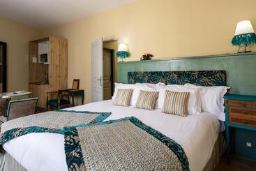 ベッドアンドブレックファースト Le Clos Violette Et Le 11 D Aglaé   Appart  Hôtel Design De Luxe