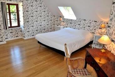 تختخواب و صبحانه Manoir De Kerangosquer