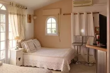 Bed & Breakfast Parfum De Roses