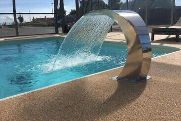 בית מלון כפרי Kyriad Dol De Bretagne