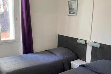 Отель Restaurant Les Paquebots