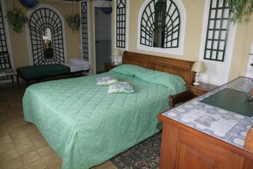 Отель Royal Albion