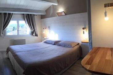 ユースホステル Logis Hotel L  Auberge D Uzes