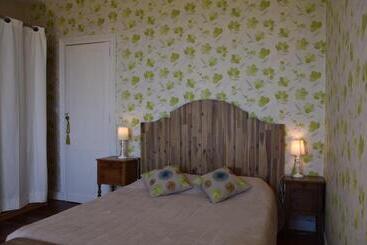 Bed and Breakfast Chambres D Hôtes   Dîners   Piscine   Centre Ville Bergerac 5km   Domaine De Bellevue Cottage