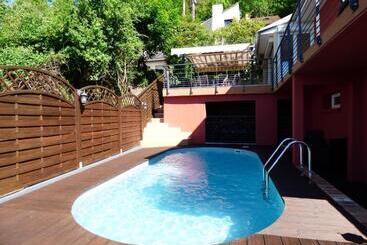 Nocleg ze śniadaniem La Colline Aux Yeux Doubs