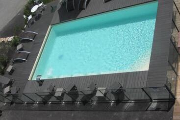 هتل Hôtel Chalet Les Ecureuils Restaurant, Sauna & Spa Garage