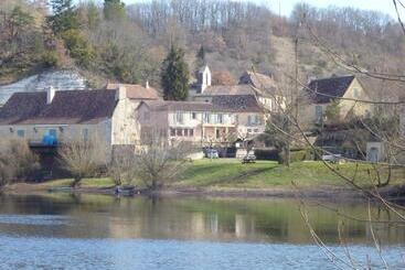 בית מלון כפרי Hôtel Restaurant Côté Rivage