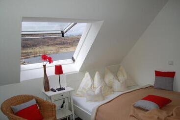 Отель Ferienwohnungen Cafe Maarblick