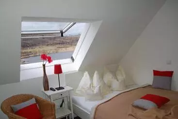 Hotelli Ferienwohnungen Cafe Maarblick
