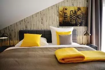 Hotel R & J