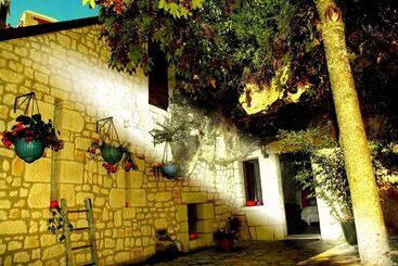 Отель Troglododo