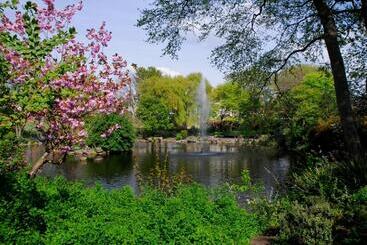 Bed and Breakfast Esjays At Knowles House