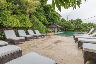 בית מלון כפרי Baliku Dive Resort