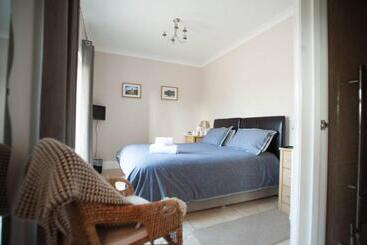 مبيت وإفطار Ballas Farm Country Guest House