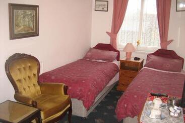 ベッドアンドブレックファースト Four Seasons Guest House