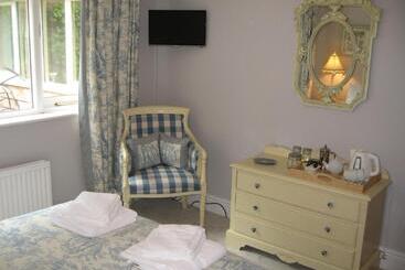 Bed and Breakfast Gardeners Cottage B And B