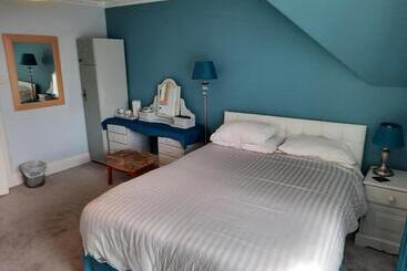 צימר Jacobite Rose