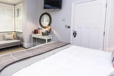 בית מלון כפרי Brocco On The Park Boutique