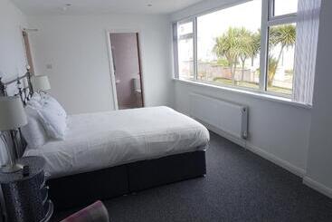 בית מלון כפרי Halfway House