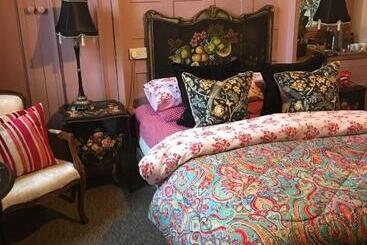 צימר The Forester And Flower