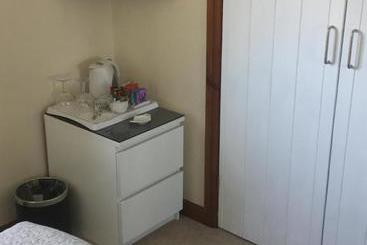 Oaklodge Bed And Breakfast