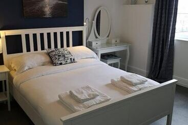 تختخواب و صبحانه The Sunfold