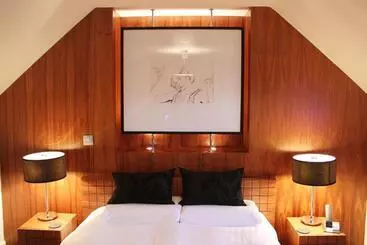 ホテル 61 Warwick Road