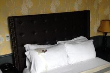 فندق The Crown And Thistle